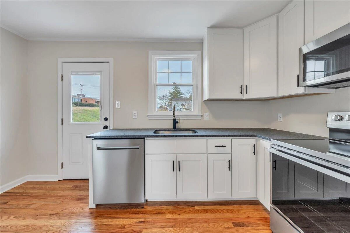 1004 26th ST - Photo 7