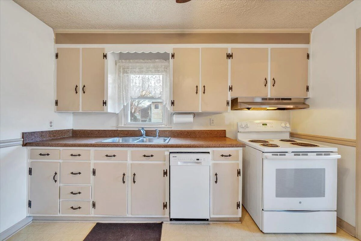 1319 Pechin AVE - Photo 16