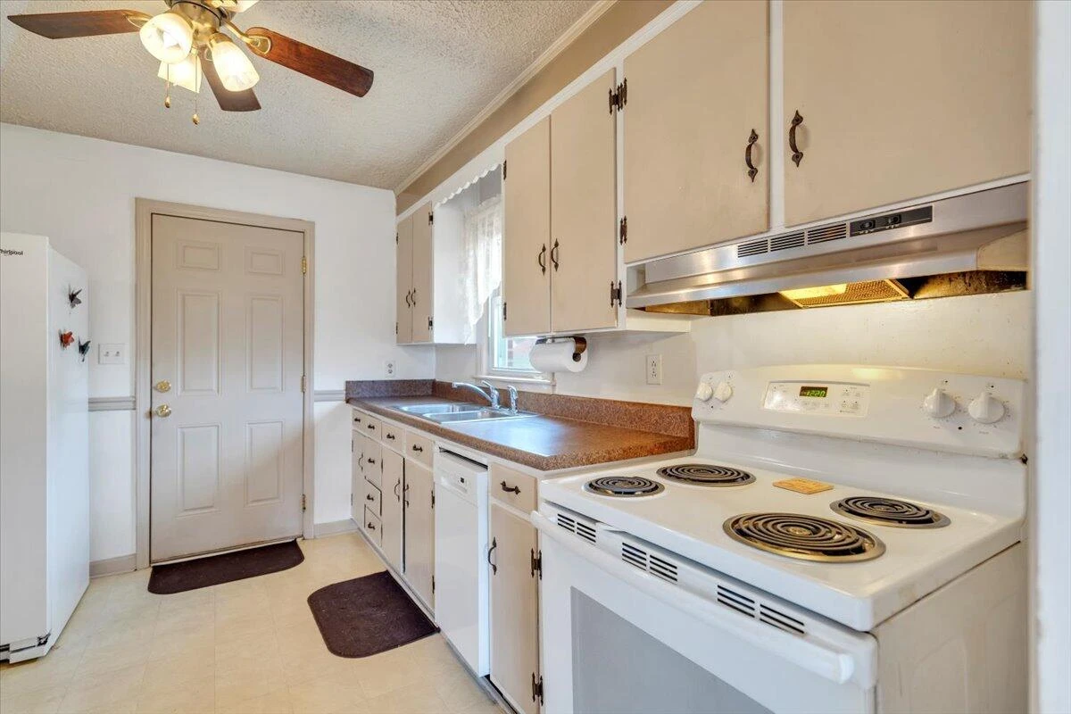 1319 Pechin AVE - Photo 17