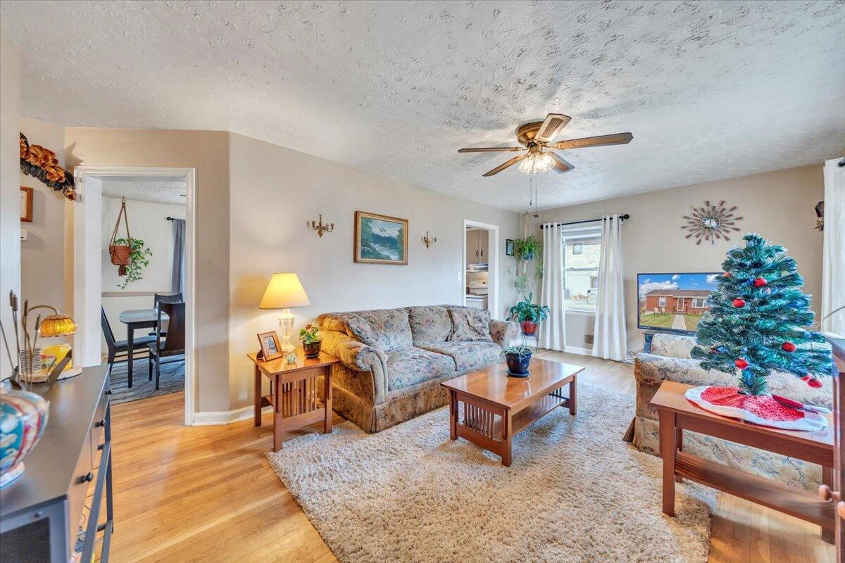 1319 Pechin AVE - Photo 7