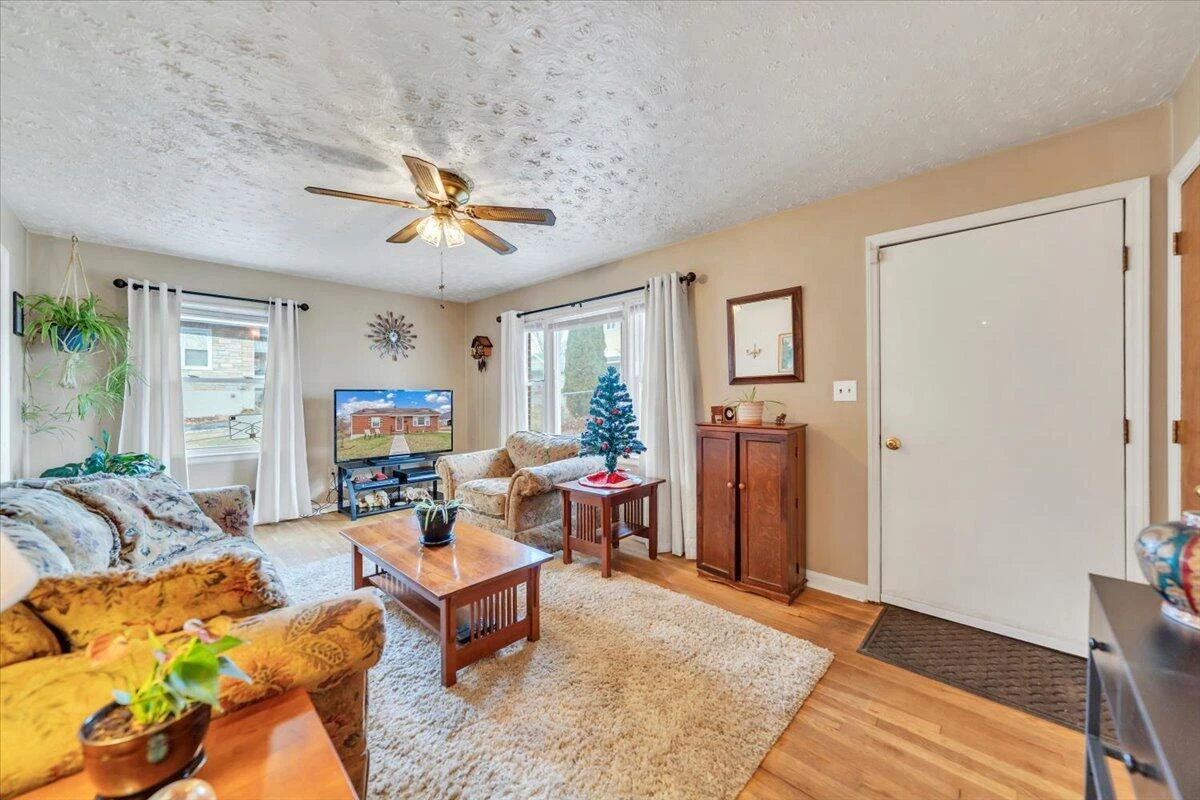 1319 Pechin AVE - Photo 9