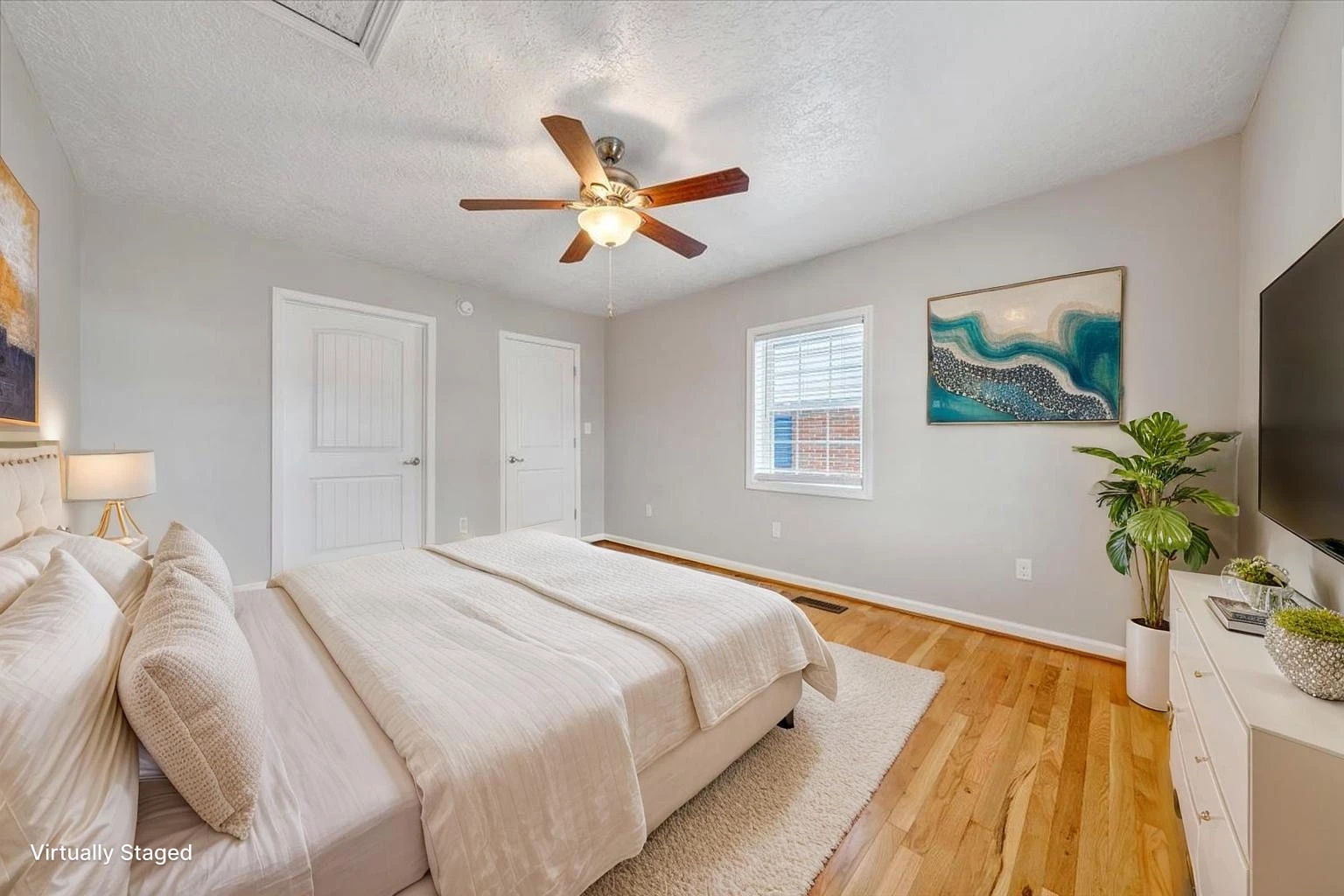 646 Augusta AVE - Photo 18