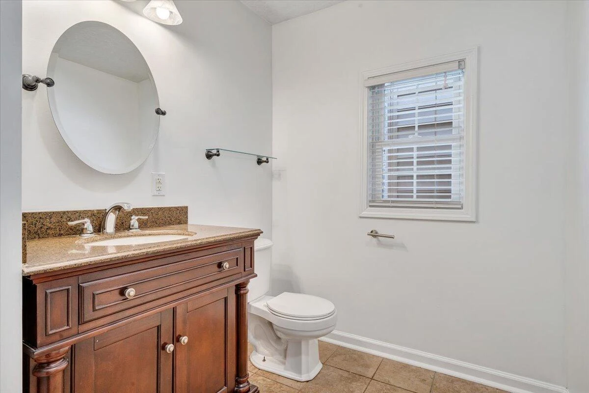 646 Augusta AVE - Photo 29