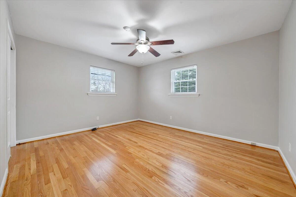 646 Augusta AVE - Photo 33
