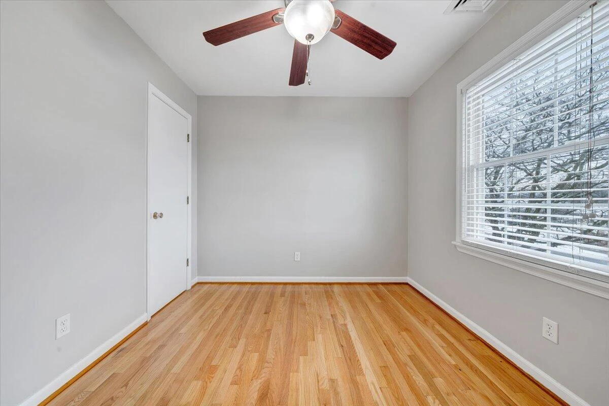 646 Augusta AVE - Photo 35