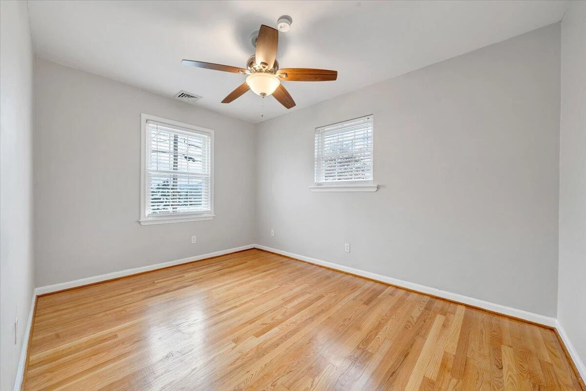 646 Augusta AVE - Photo 37