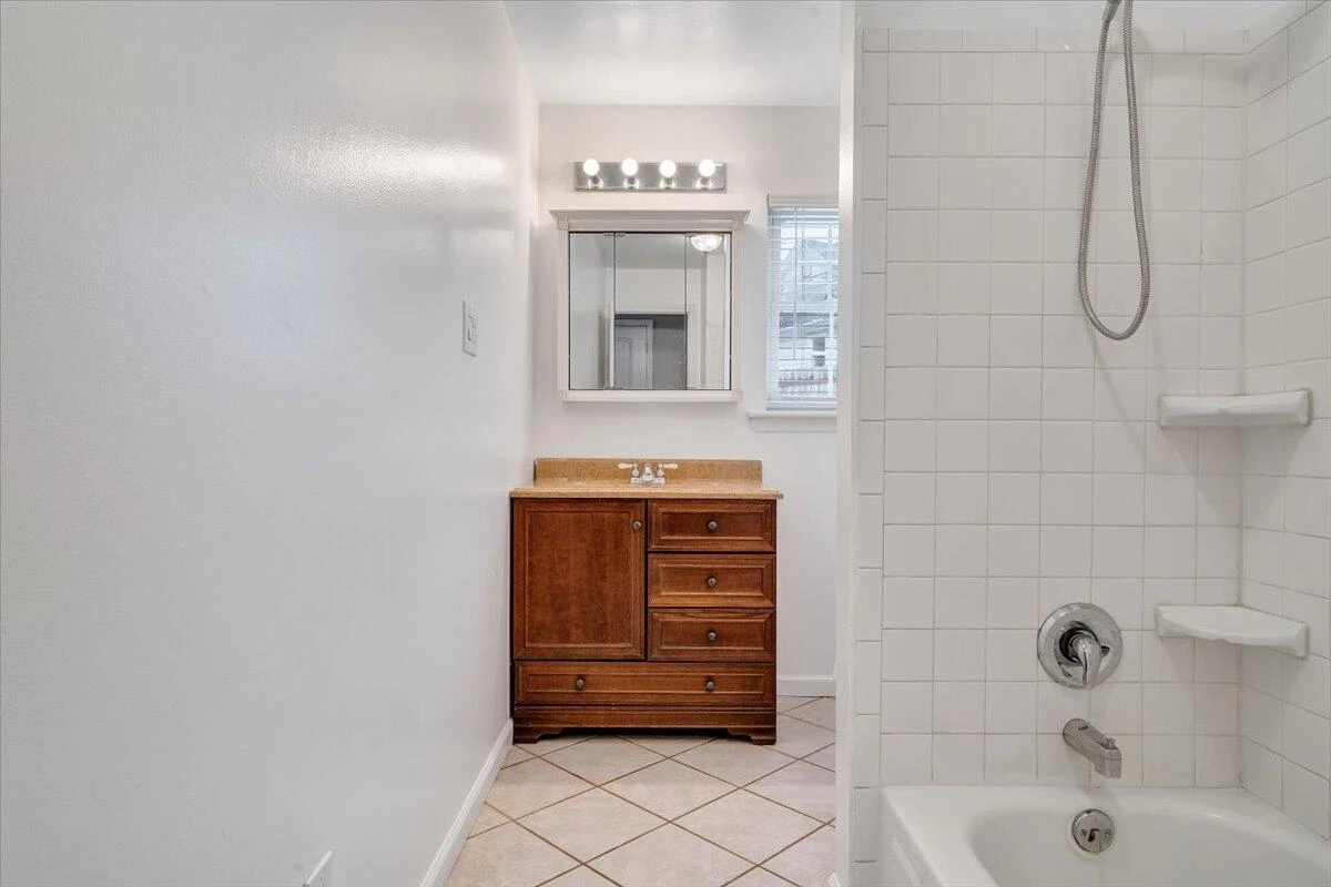 646 Augusta AVE - Photo 39