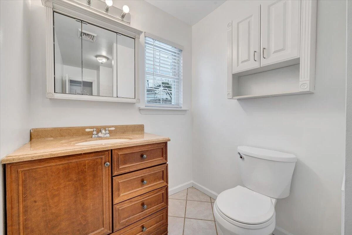 646 Augusta AVE - Photo 40