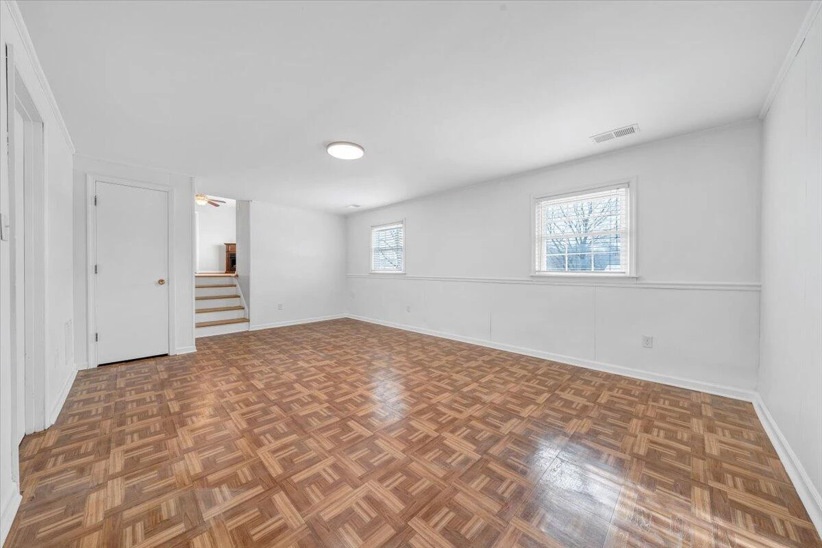 646 Augusta AVE - Photo 43