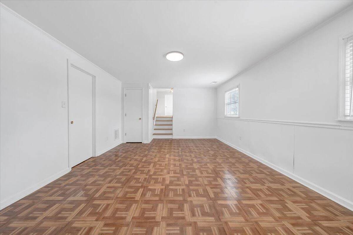 646 Augusta AVE - Photo 45