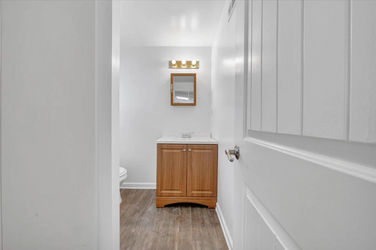 646 Augusta AVE - Photo 46