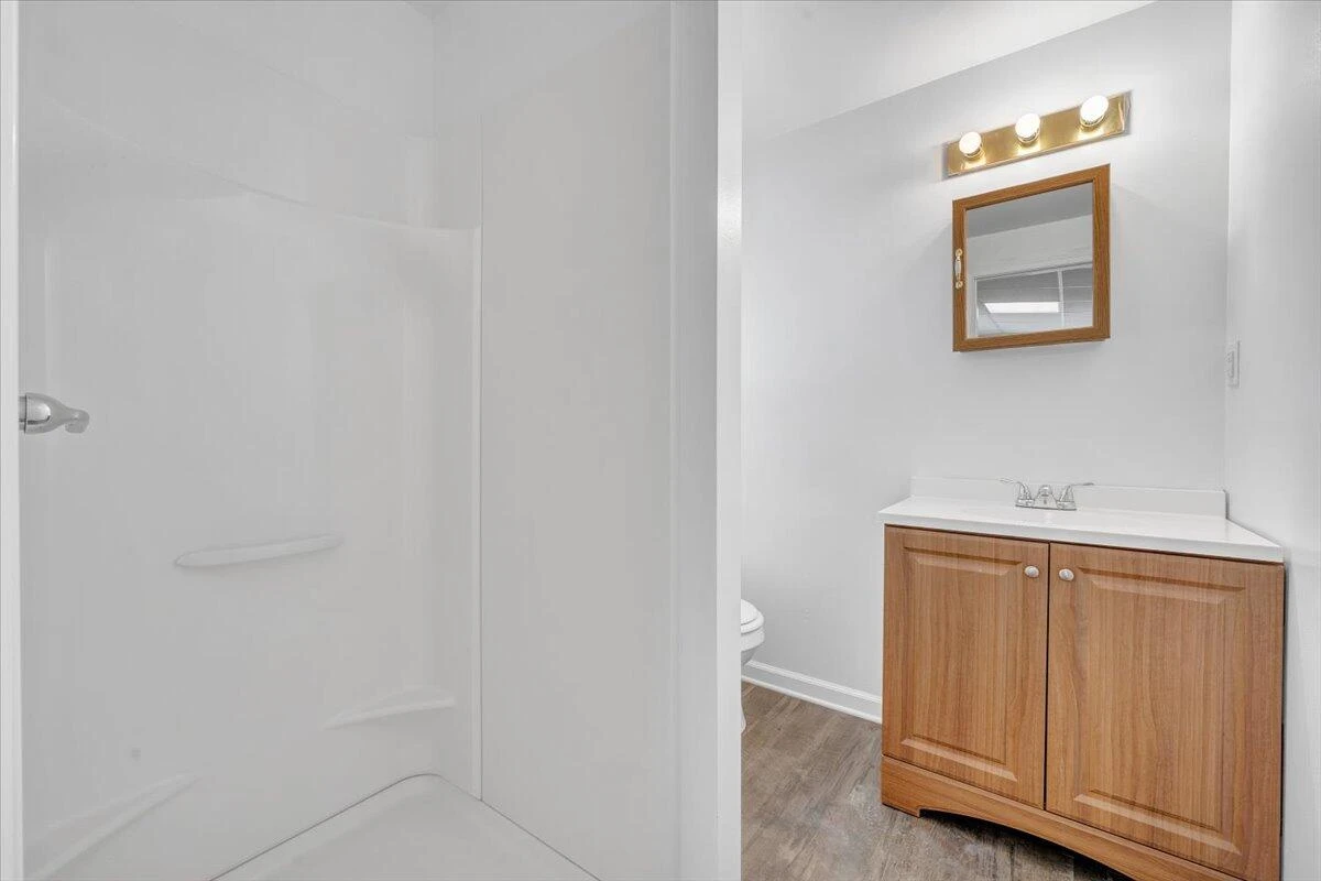 646 Augusta AVE - Photo 47