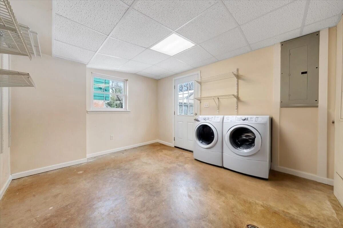 646 Augusta AVE - Photo 49