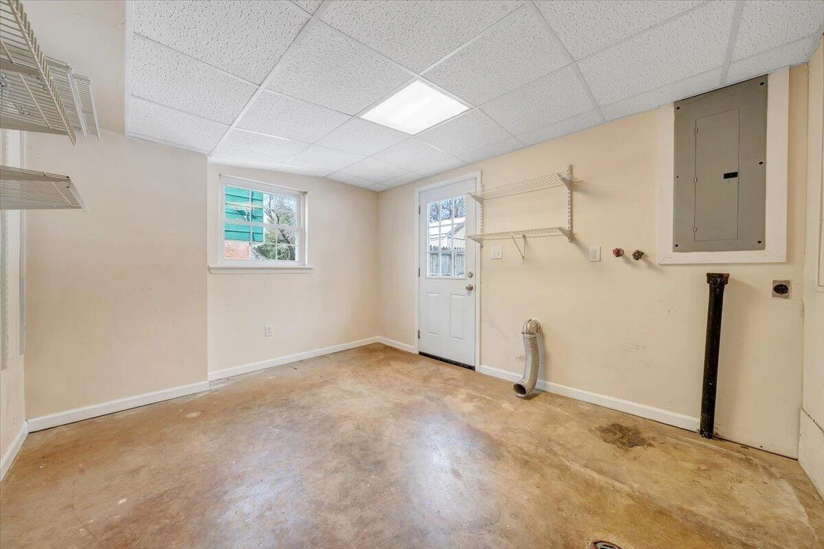 646 Augusta AVE - Photo 50