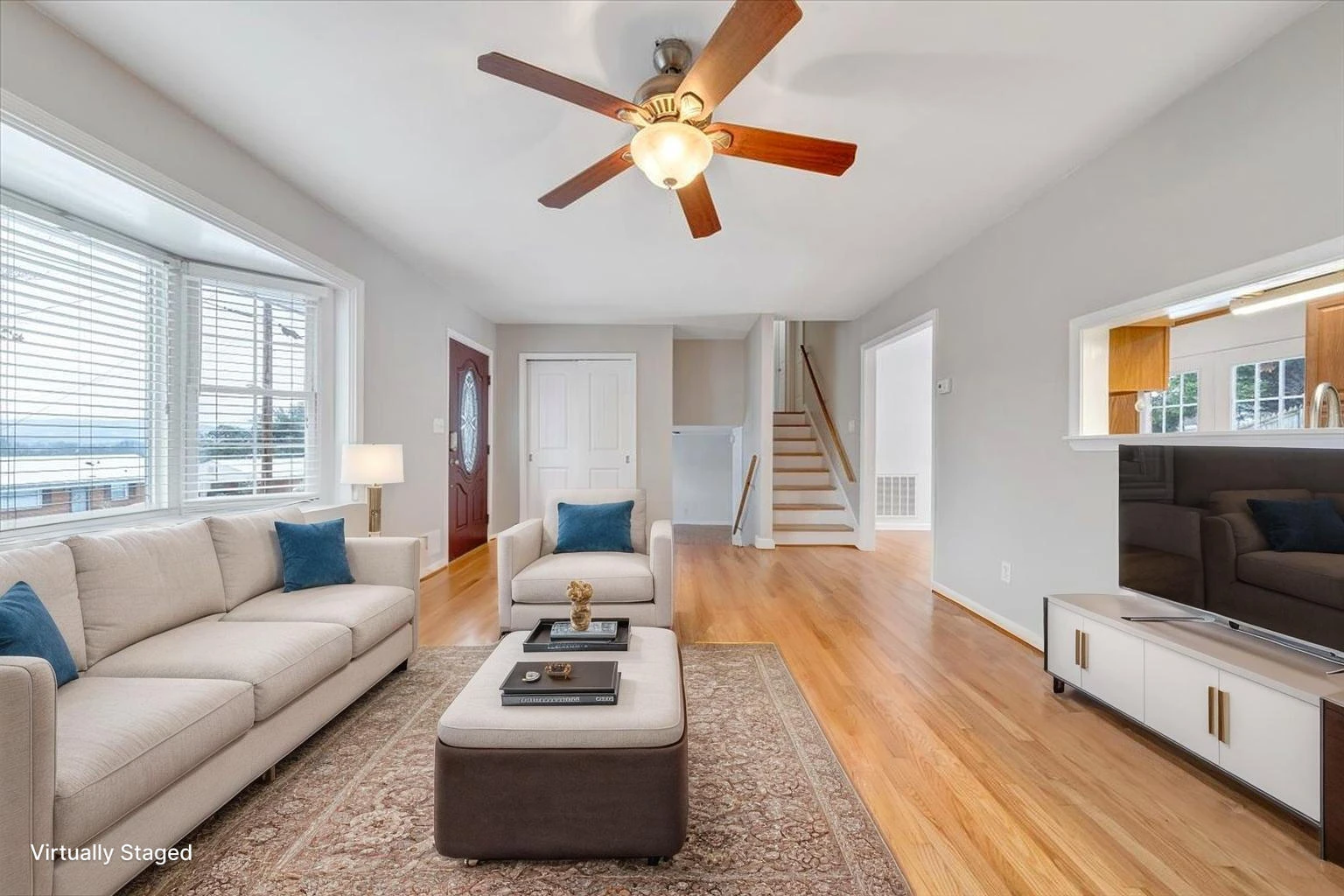 646 Augusta AVE - Photo 12