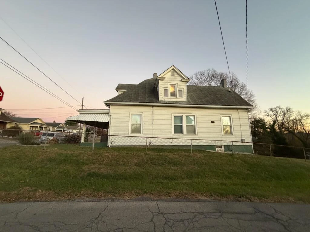 1730 MOORMAN AVE - Photo 3