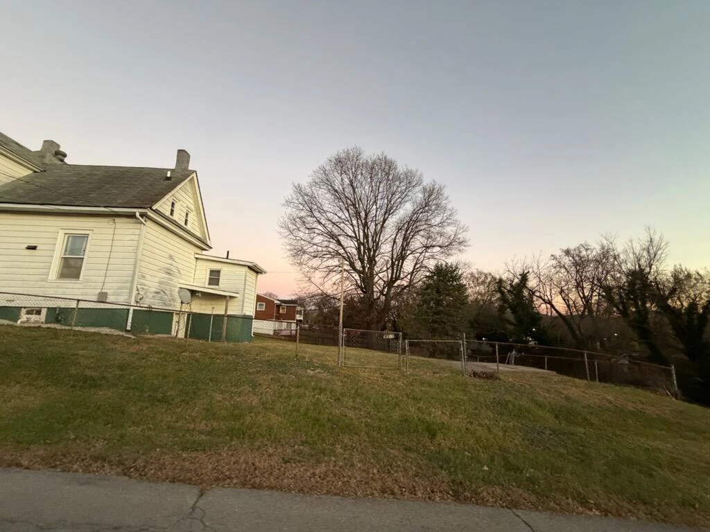 1730 MOORMAN AVE - Photo 4