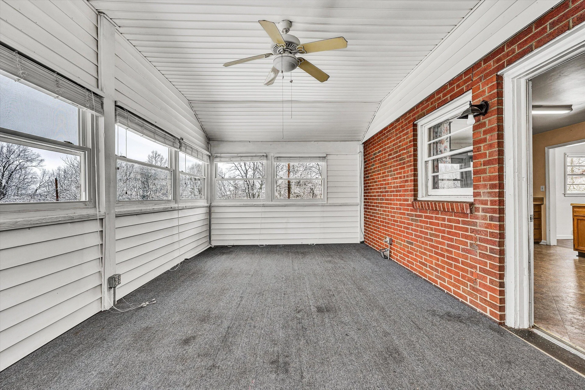 402 Cherryhill RD - Photo 16