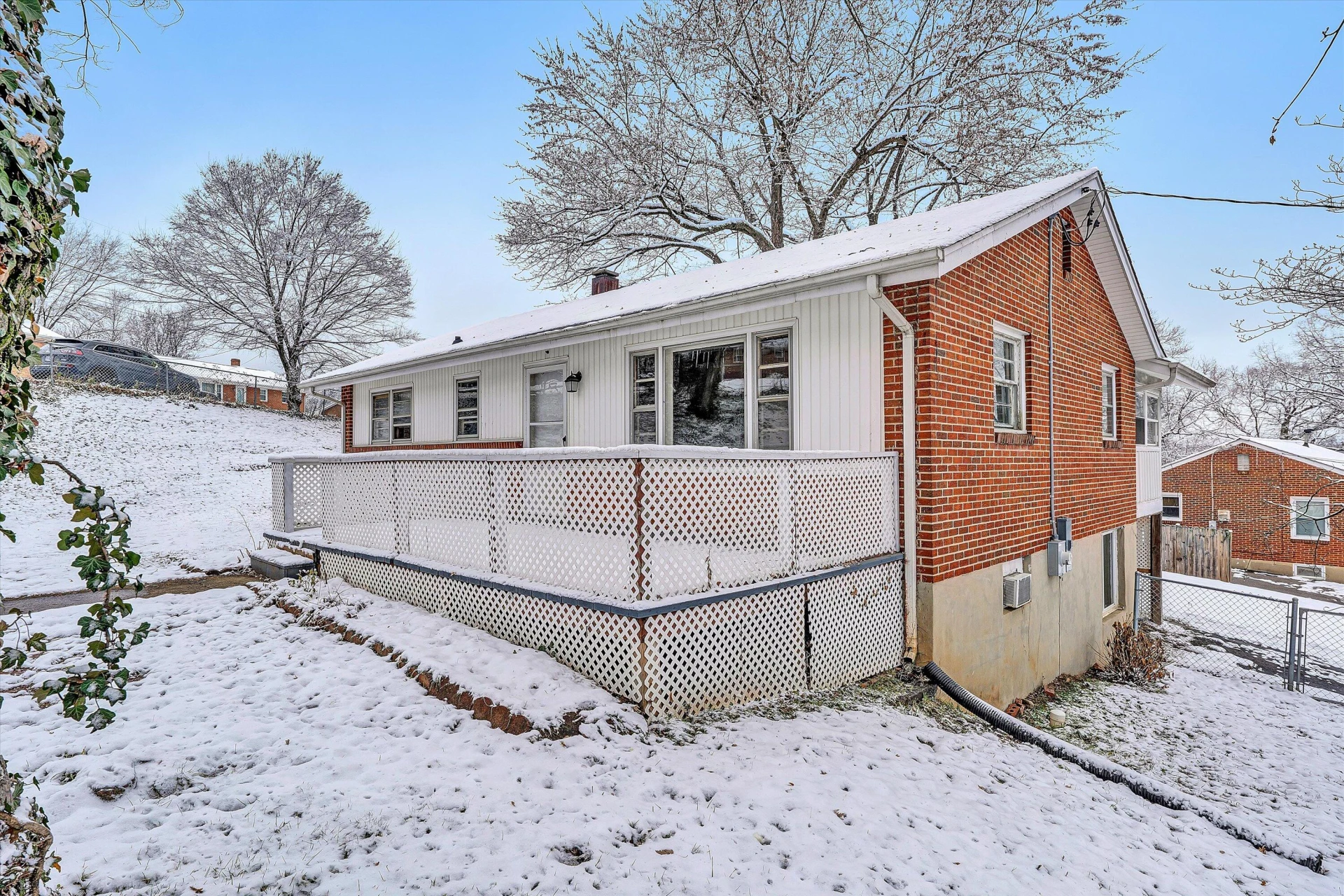 402 Cherryhill RD - Photo 2