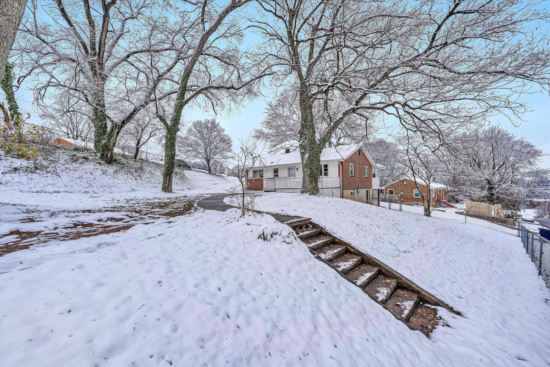 402 Cherryhill RD - Photo 4