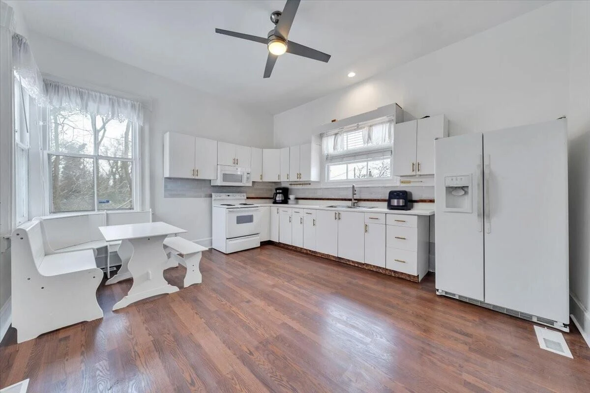 621 10th ST - Photo 24