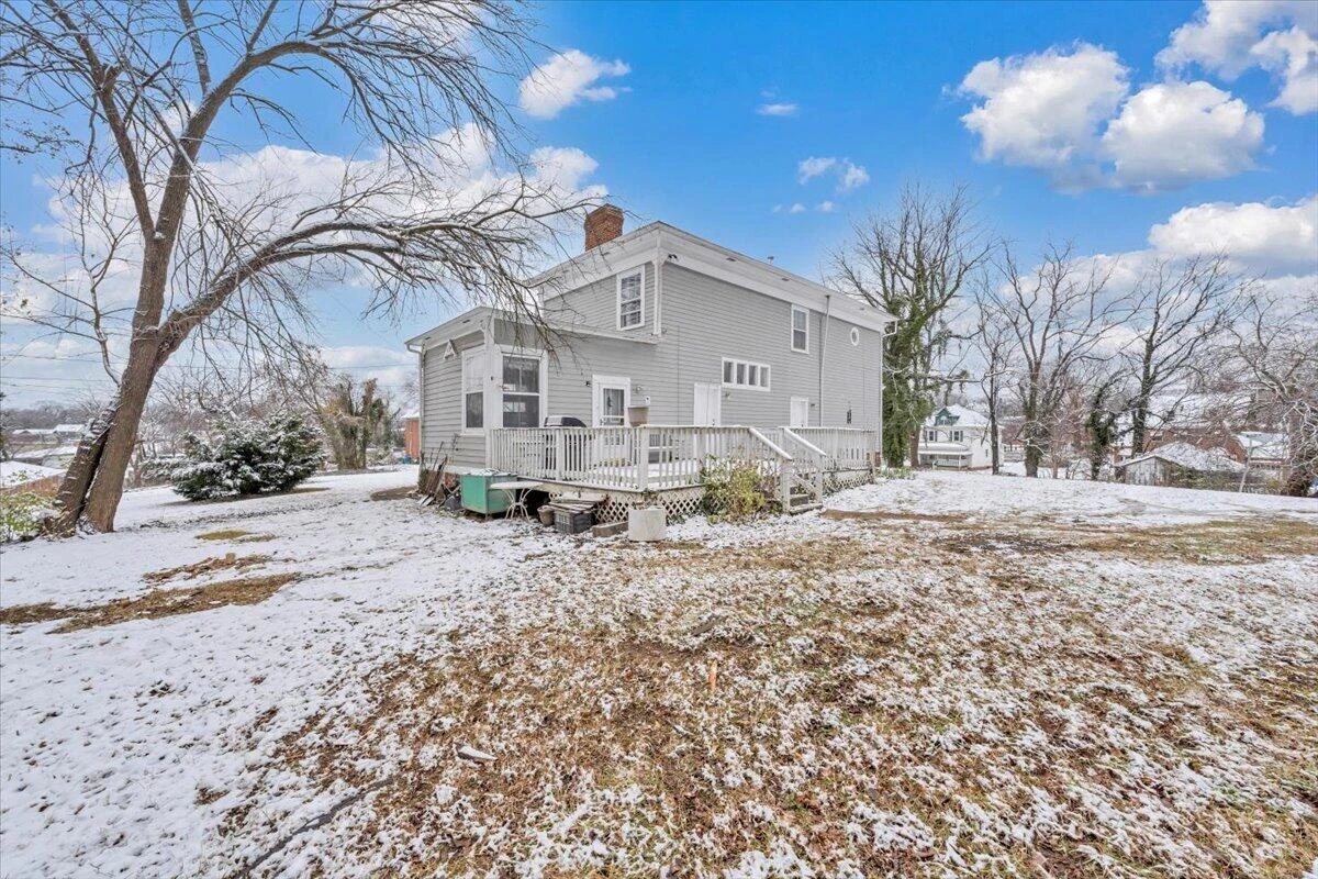 621 10th ST - Photo 8