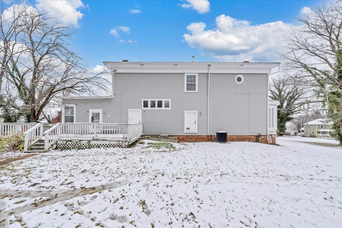 621 10th ST - Photo 9