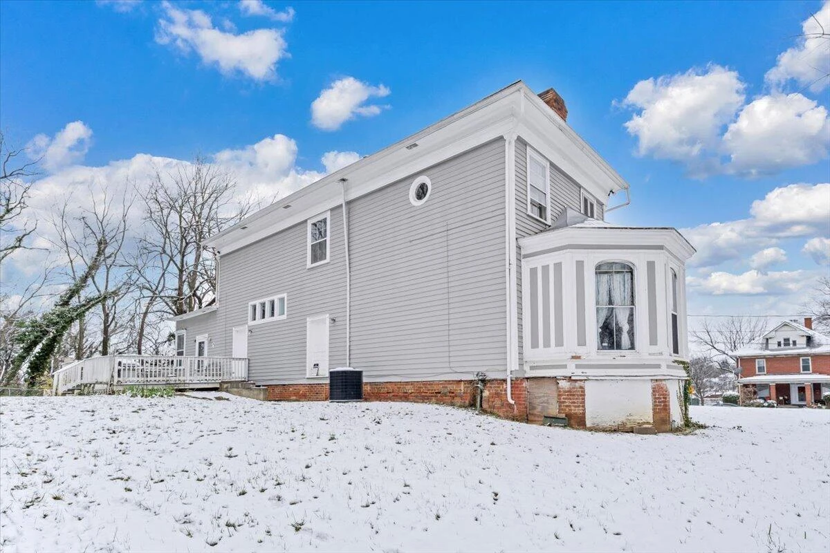 621 10th ST - Photo 11