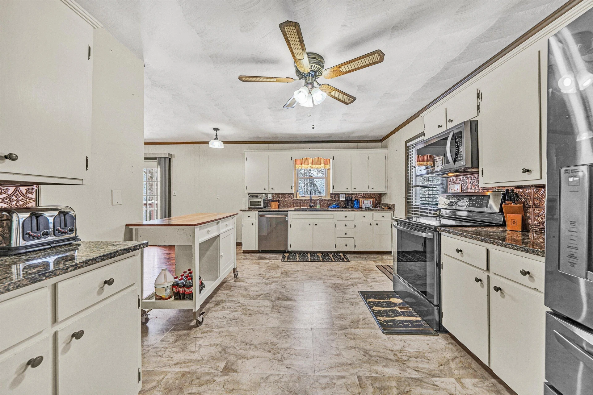 5633 Ferguson DR - Photo 10