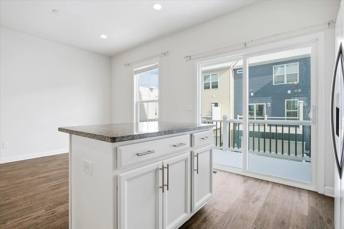 300 Hamilton AVE - Photo 10