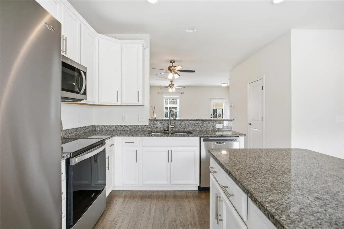 300 Hamilton AVE - Photo 11