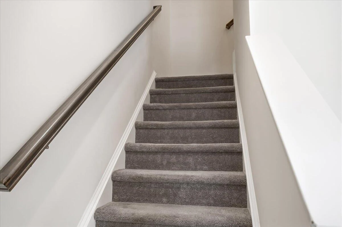 300 Hamilton AVE - Photo 12
