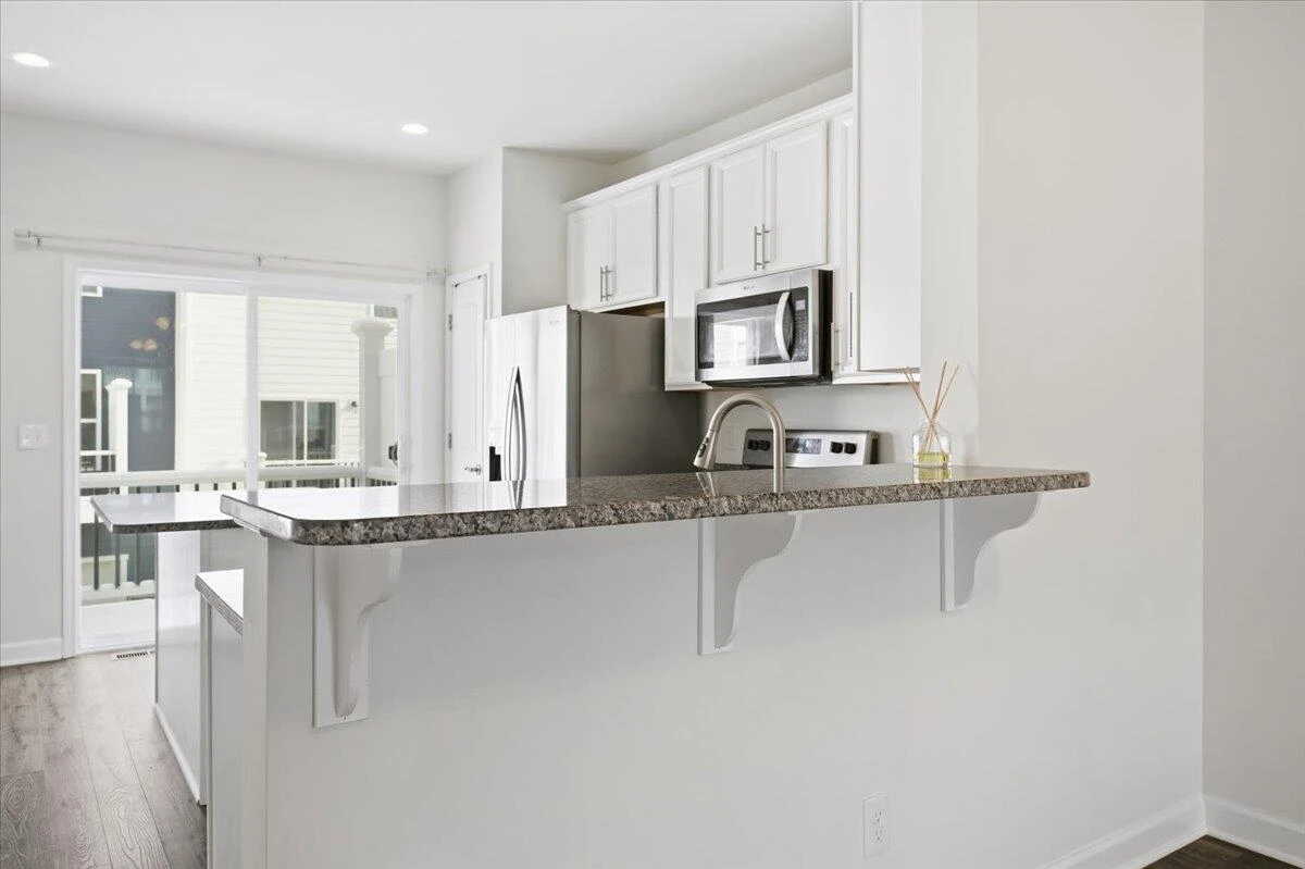 300 Hamilton AVE - Photo 6