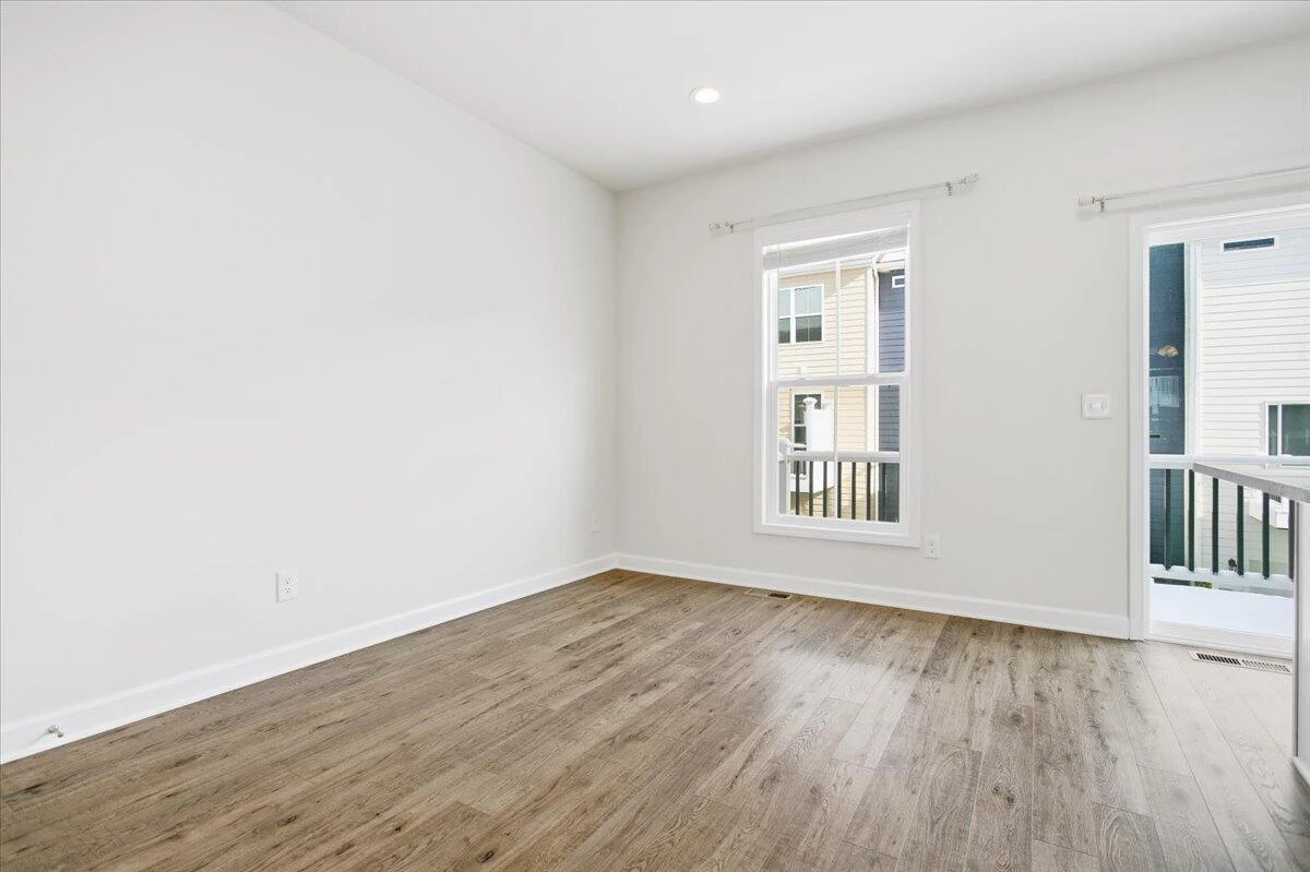 300 Hamilton AVE - Photo 7