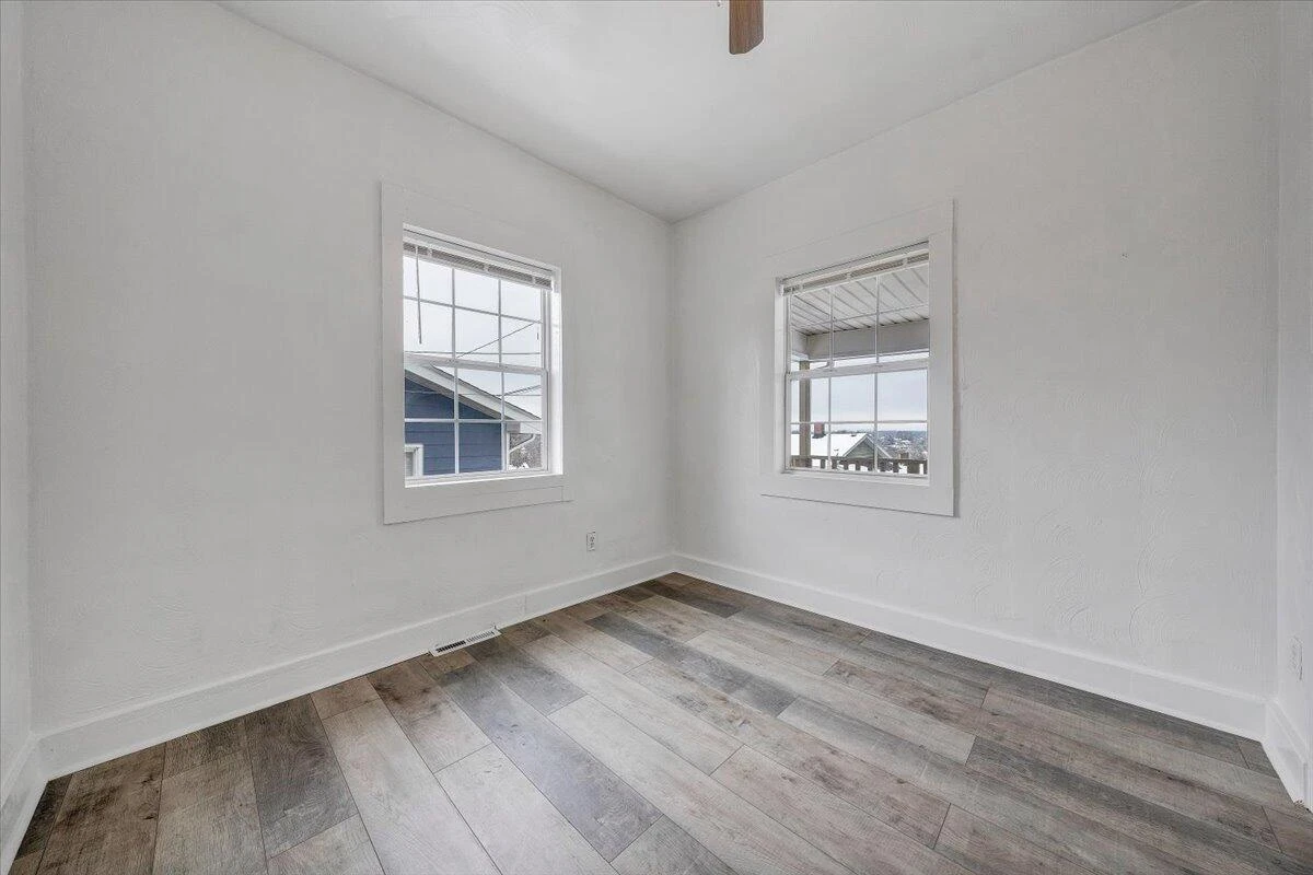 1507 Gladstone AVE - Photo 14