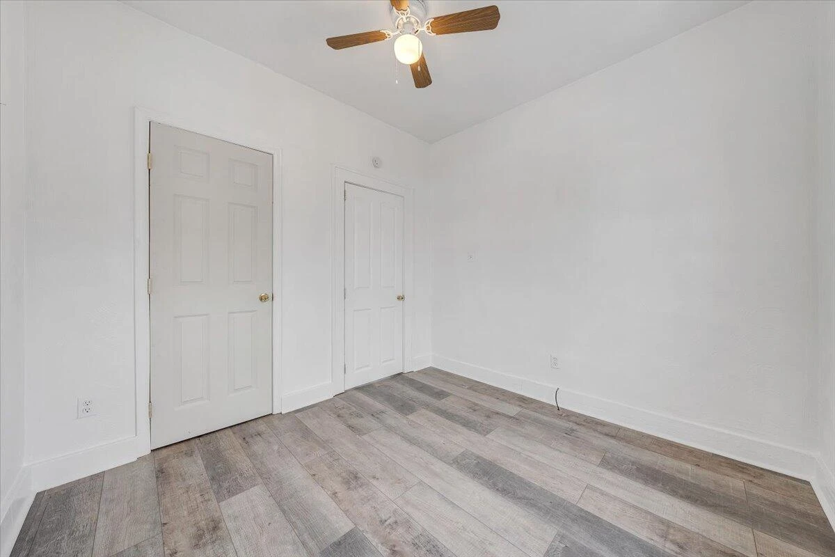 1507 Gladstone AVE - Photo 15