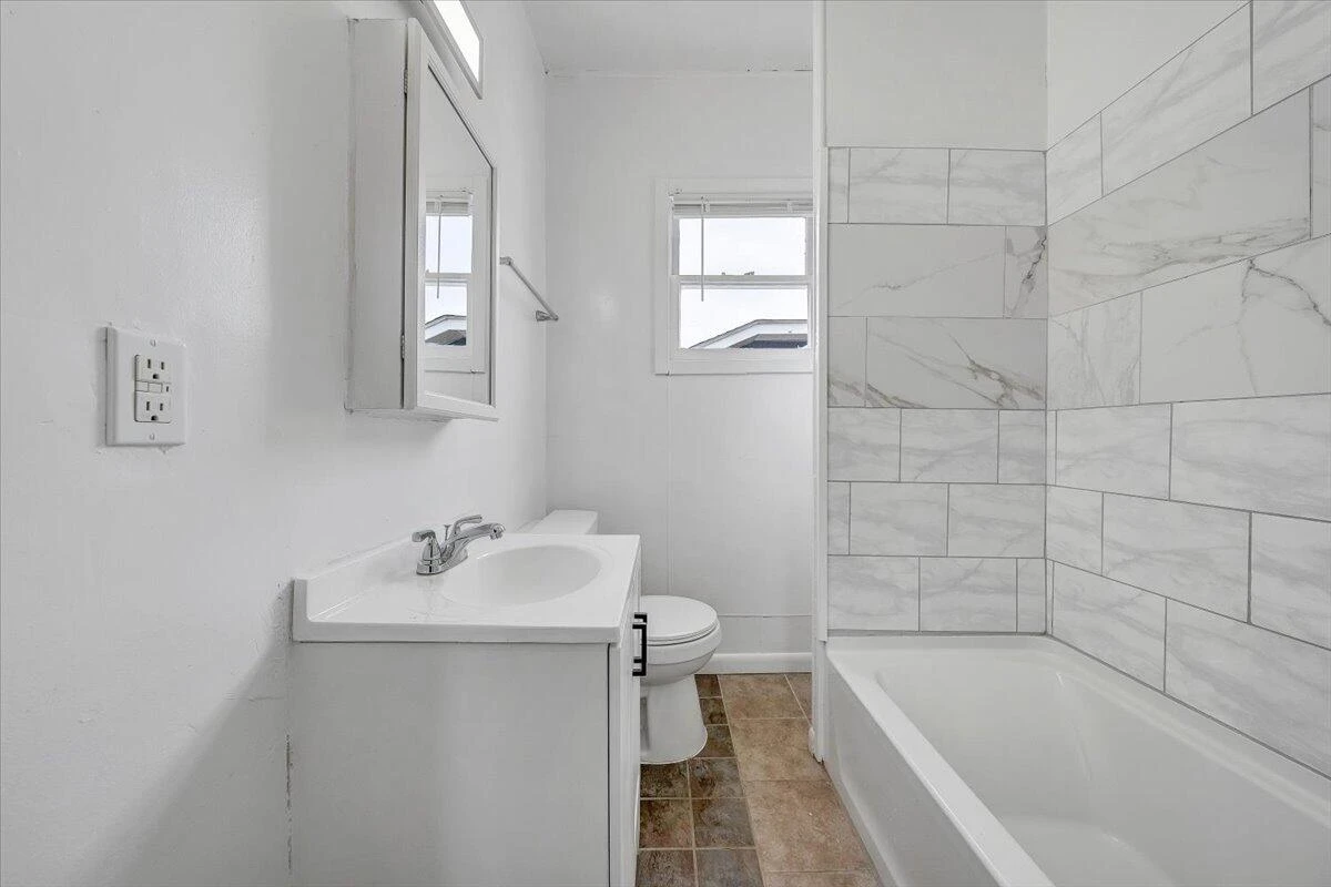 1507 Gladstone AVE - Photo 16