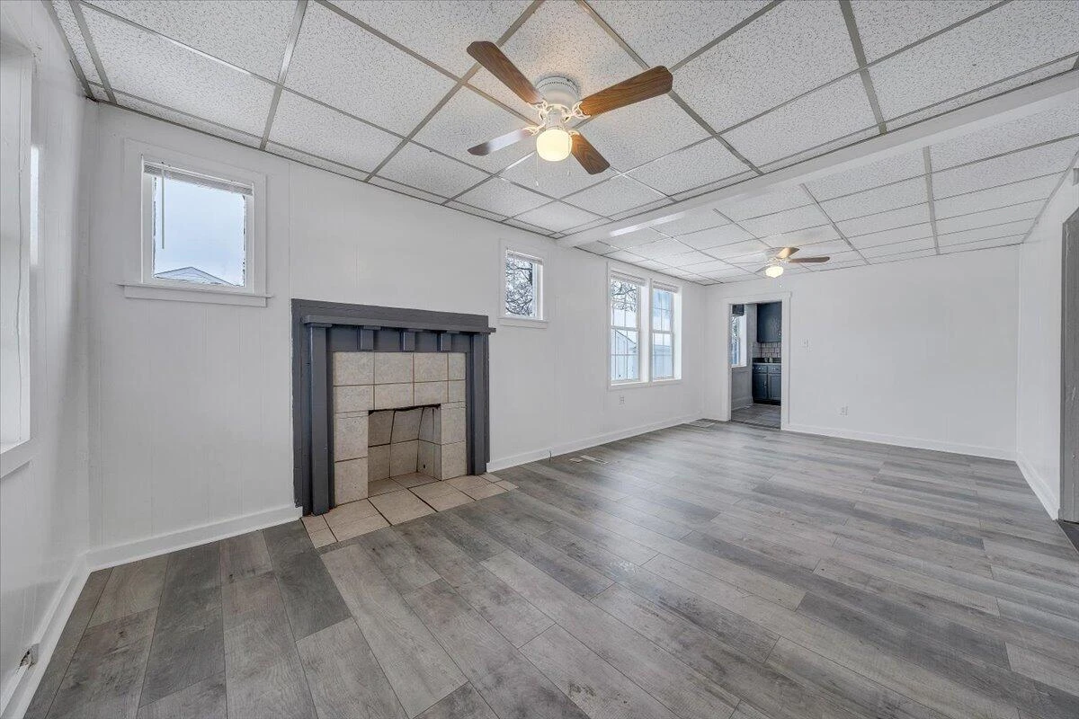 1507 Gladstone AVE - Photo 2