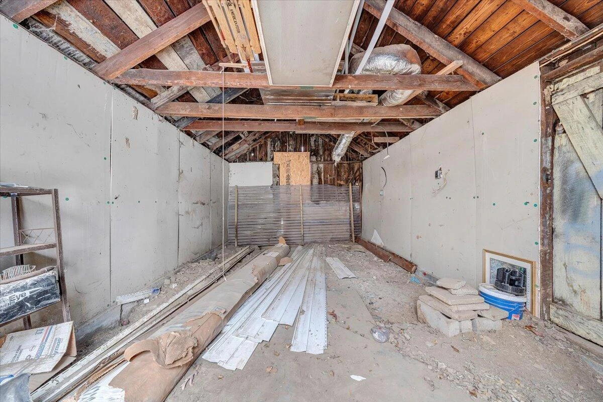 1507 Gladstone AVE - Photo 27