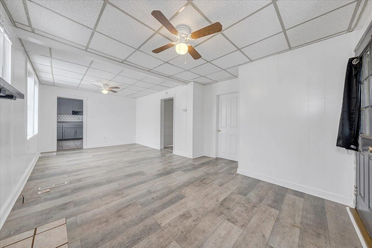 1507 Gladstone AVE - Photo 4