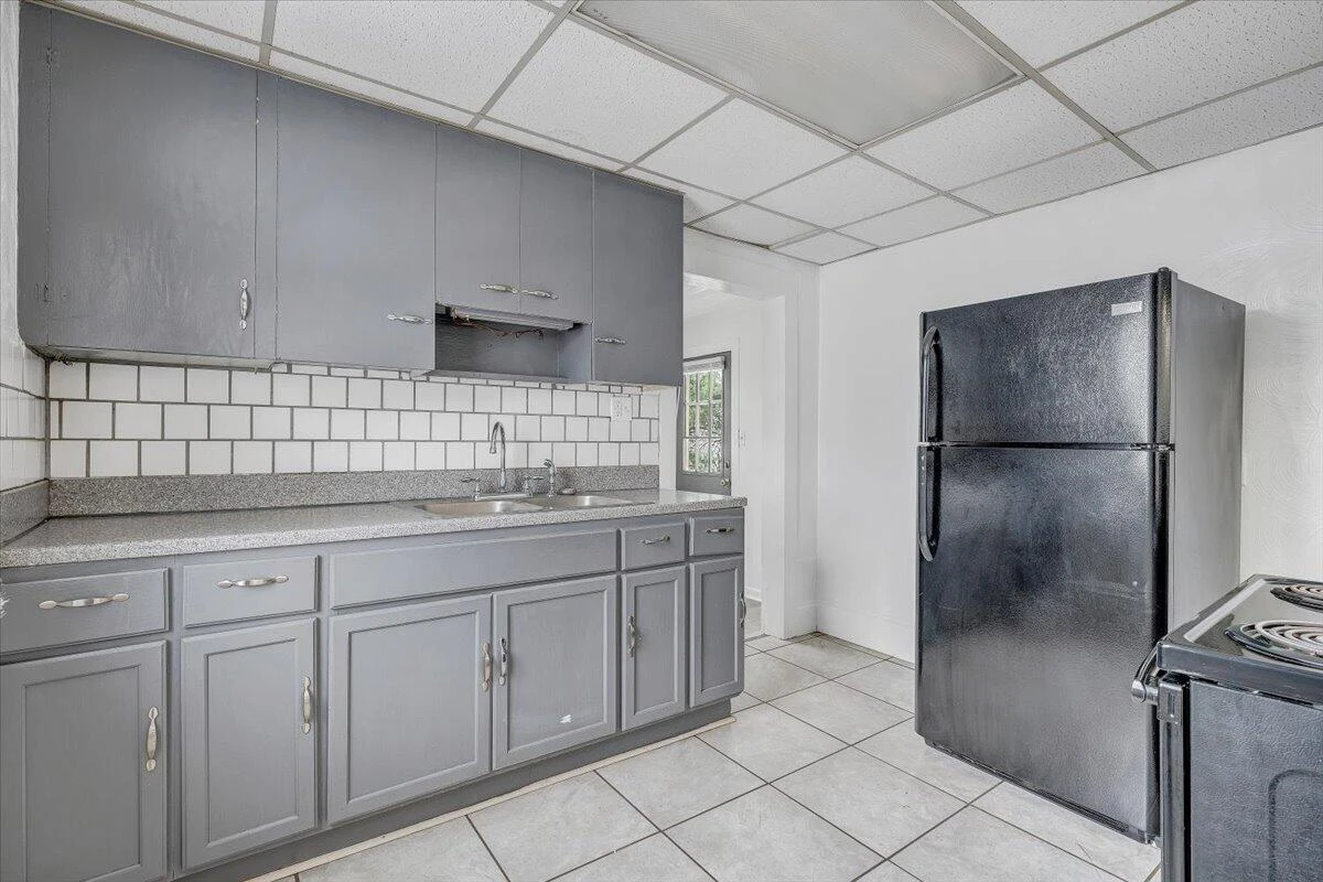 1507 Gladstone AVE - Photo 7