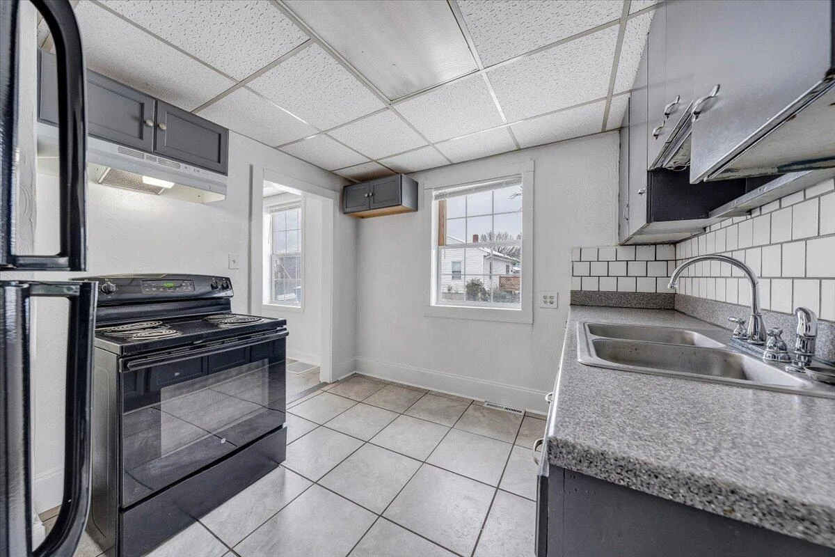 1507 Gladstone AVE - Photo 9