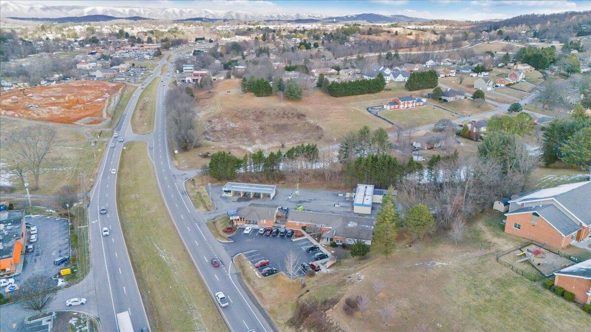 870 Roanoke RD - Photo 11