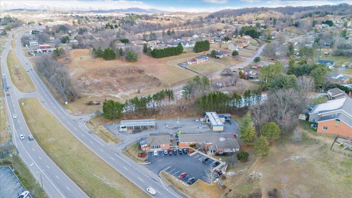 870 Roanoke RD - Photo 12