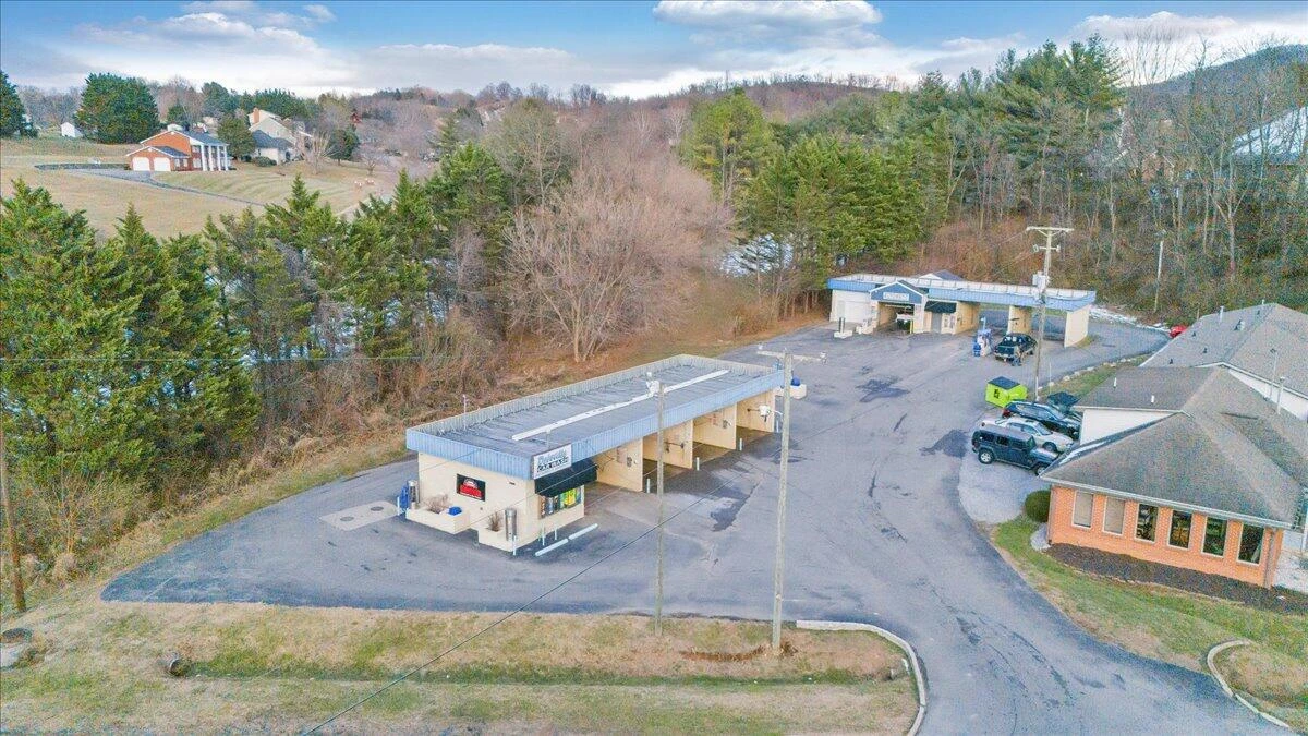 870 Roanoke RD - Photo 14