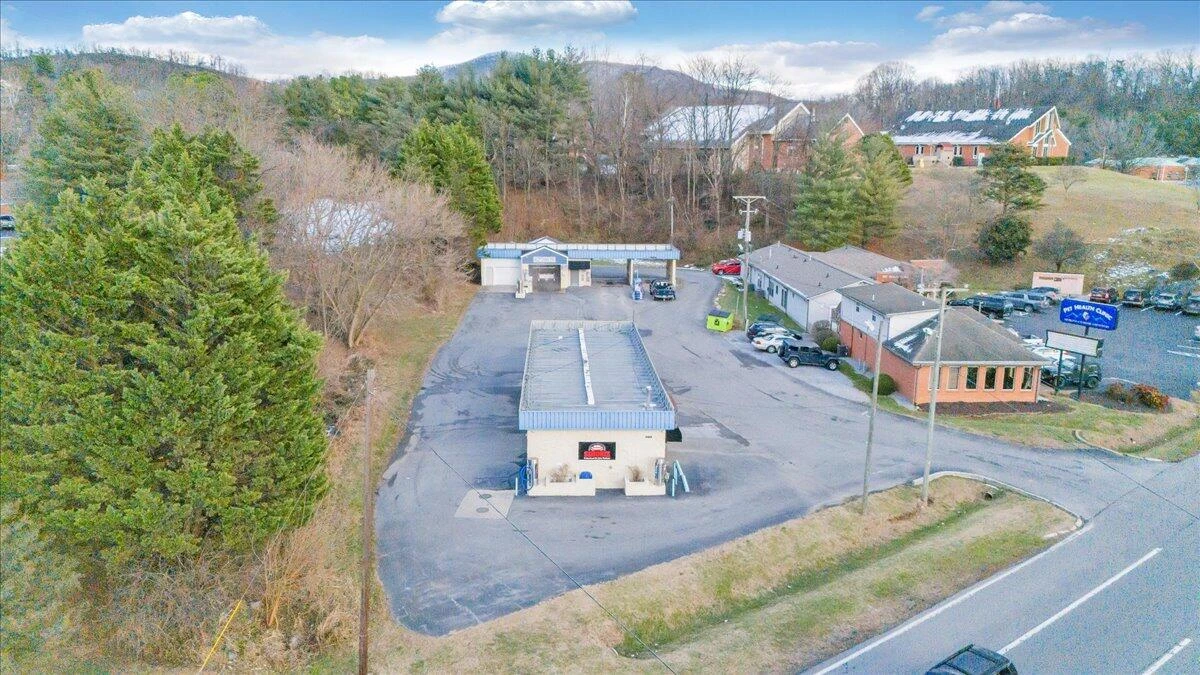 870 Roanoke RD - Photo 15
