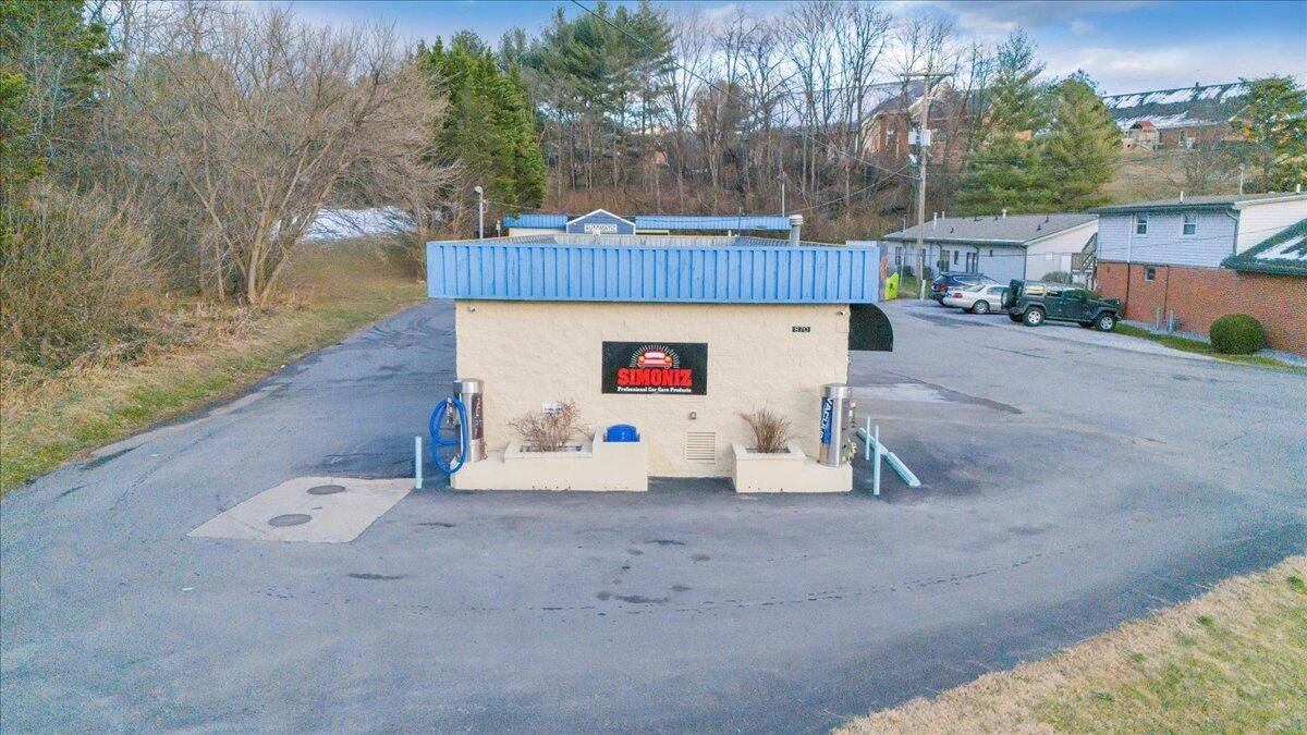 870 Roanoke RD - Photo 17