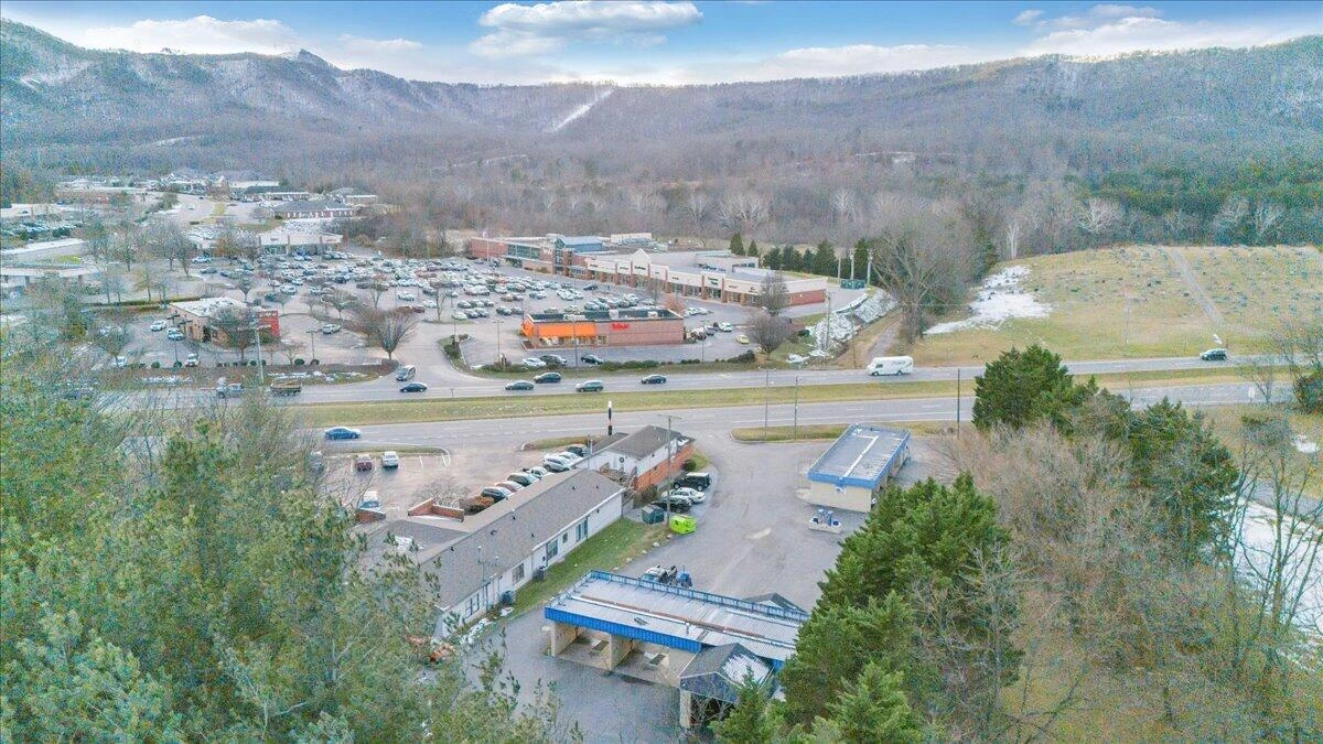 870 Roanoke RD - Photo 18
