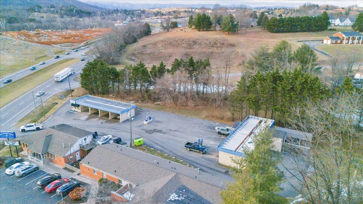 870 Roanoke RD - Photo 21