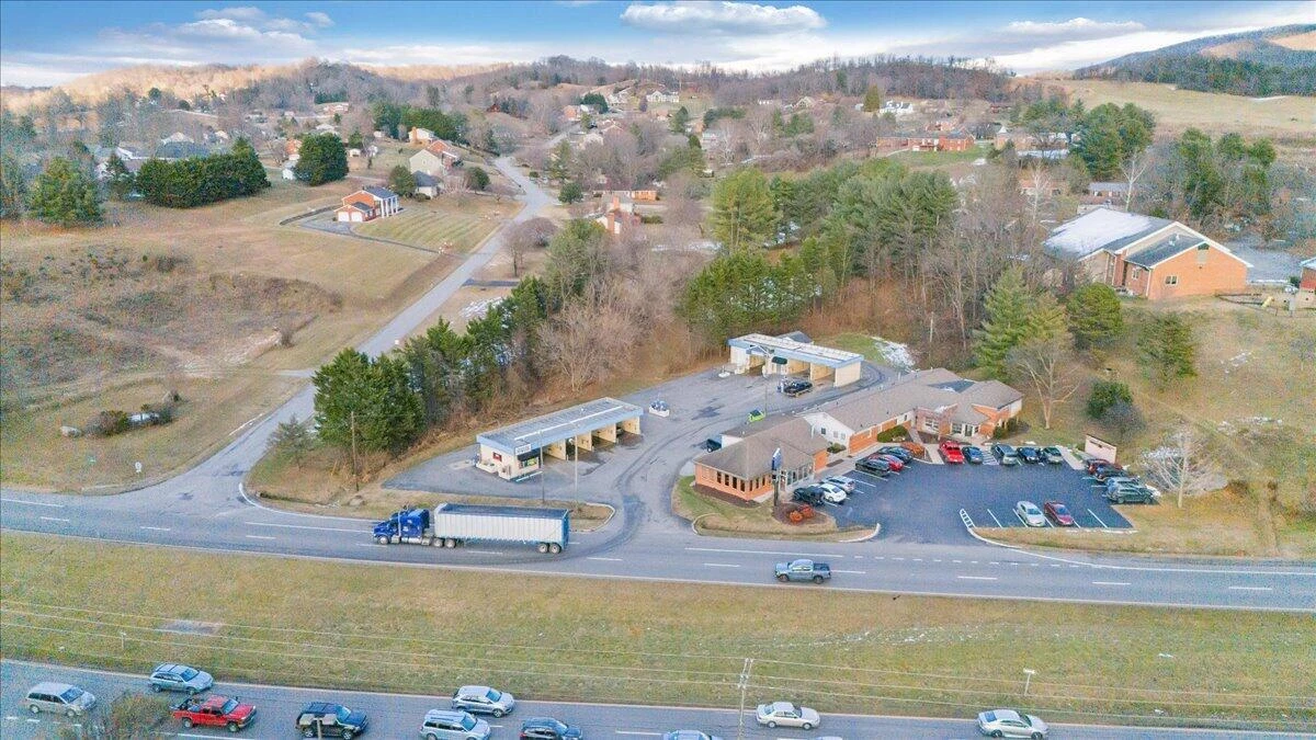 870 Roanoke RD - Photo 27